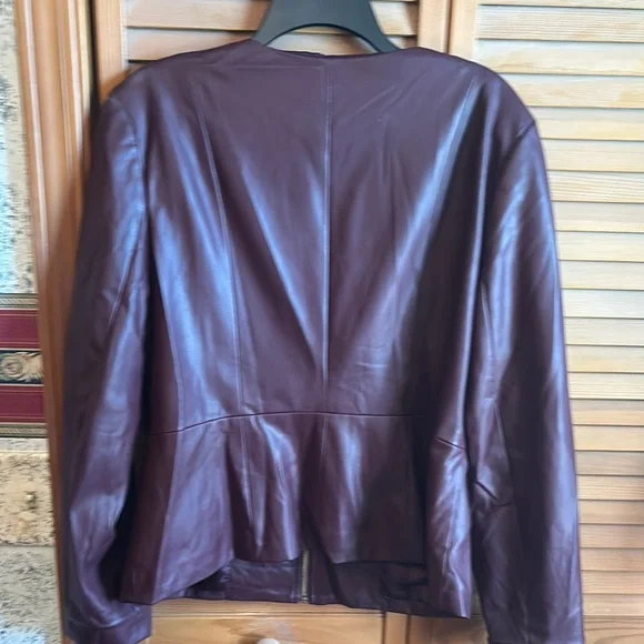 Liz Claiborne Burgundy Faux Leather Jacket Streamlined Silhouette - Picture 3 of 4